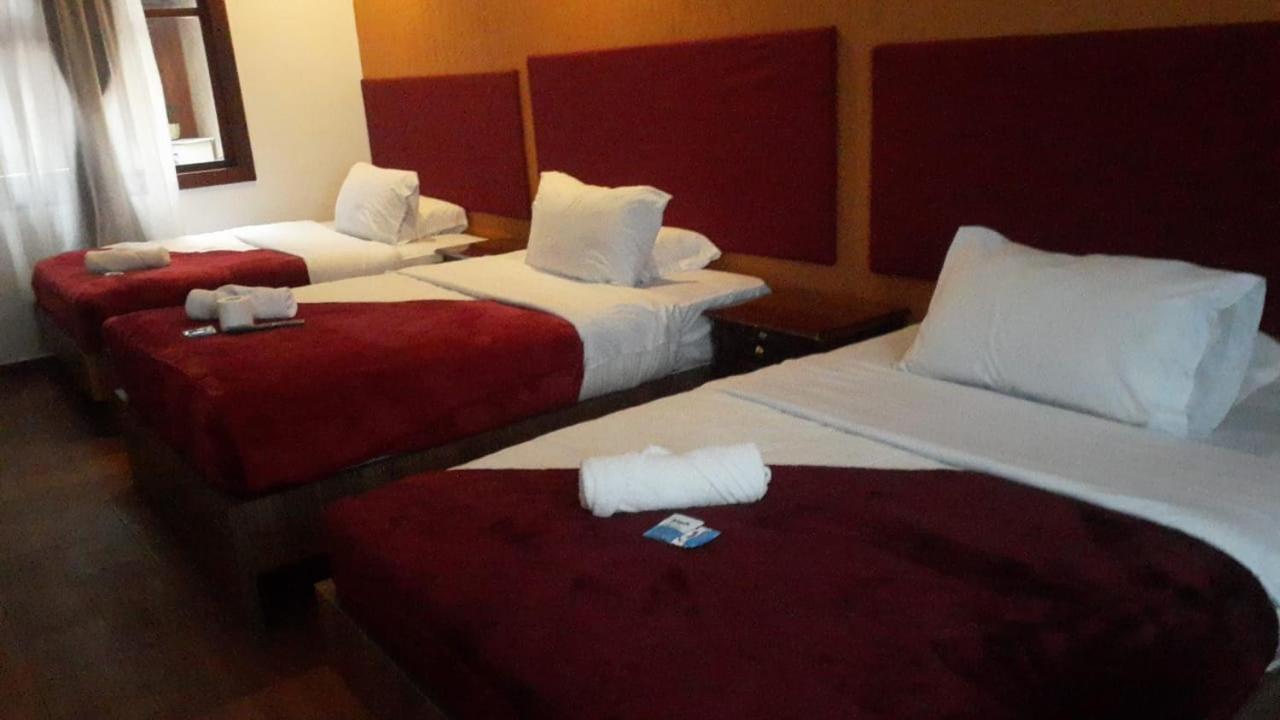 Hostal Nizza กูเอ็งกา ภายนอก รูปภาพ